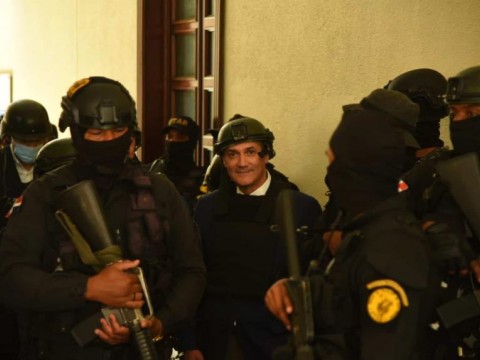 Jurista dice admisi&oacute;n de culpas en caso Calamar desaf&iacute;a la defensa de los dem&aacute;s imputados