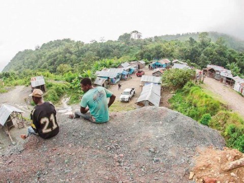 Autoridades cierran mina larimar por brote diarreico en Barahona