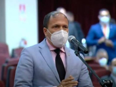 Diputado anuncia que tiene COVID-19 en plena sesion ordinaria 