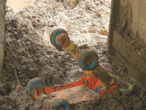 Manoguayabo llora a sus muertos mientras intenta sacarse el lodo de encima
