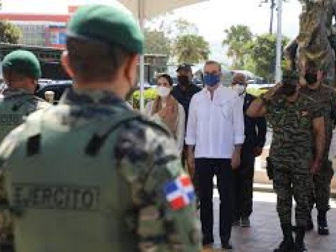 Abinader da ultim&aacute;tum a pandillas haitianas: &ldquo;Yo les recomiendo que no entren porque aqu&iacute; s&iacute; hay unas FFAA y Polic&iacute;a clara&rdquo;