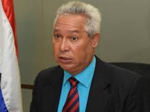 Exministro de econom&iacute;a dice "no hab&iacute;a dinero para los programas Fase, Qu&eacute;date en casa y pa ti"