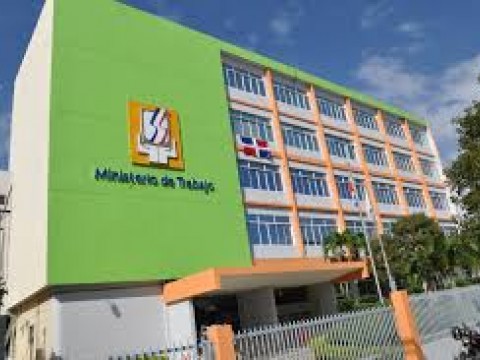 Autoridades vuelven a extender cobertura de atenciones m&eacute;dicas a trabajadores suspendidos