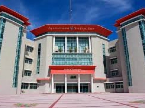 Regidores de SDE se aumentan el salario y residentes reaccionan indignados 