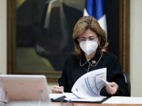 Vicepresidenta anuncia entrega de maquinarias necesarias para identificar cepas de Covid-19