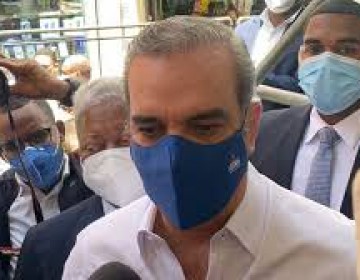 Gobierno dice incurrir&aacute; en un gasto adicional para aplicar tercera dosis de la vacuna