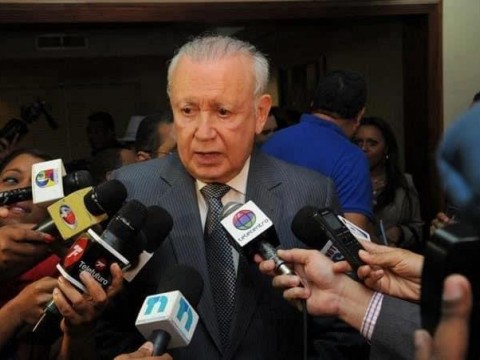 Rafael Alburquerque: con salario del 2011 se adquir&iacute;a el 88 % de la canasta familiar y ahora solo un 41 %