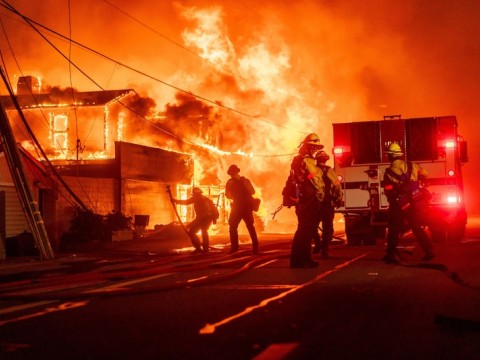 Nuevas evidencias apuntan a l&iacute;neas el&eacute;ctricas como posible origen del incendio de Eaton en California