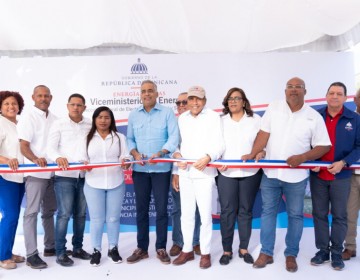 Gobierno electrifica la comunidad El Maniel en Independencia