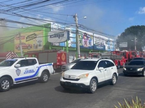 Se registra incendio en ferreter&iacute;a de la avenida N&uacute;&ntilde;ez de C&aacute;ceres