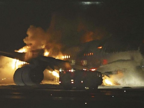 Choque de aeronaves en aeropuerto de Tokio