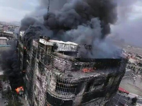 Ocho muertos y decenas de heridos por incendio en un centro comercial en Ir&aacute;n