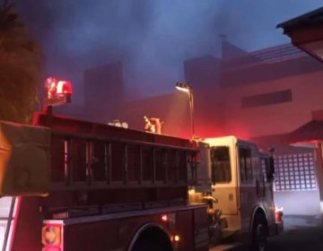 Al menos 16 veh&iacute;culos destruidos y varios afectados por incendio en parqueo subterr&aacute;neo en Santiago