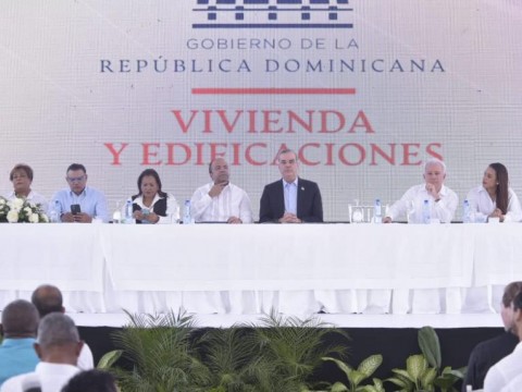 Presidente Abinader dice la oposici&oacute;n "no sabe construir mucho con poco"