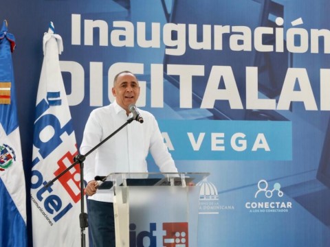 Nelson Arroyo destaca proyecto de Indotel en apoyo a la tecnolog&iacute;a educativa