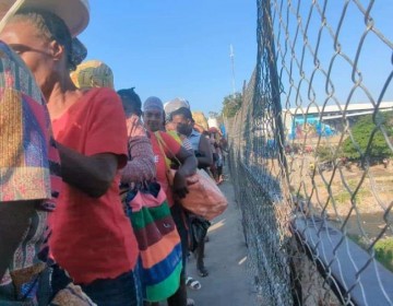 Tras muerte de comerciante haitiana, Cesfront instala malla de protecci&oacute;n en puente fronterizo