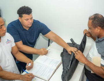 Interior y Polic&iacute;a informa que entreg&oacute; 120 licencias de armas de fuego en un d&iacute;a y que rompi&oacute; r&eacute;cord