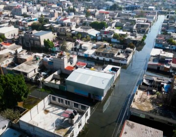Pobladores del centro de M&eacute;xico luchan por sobrevivir en medio de inundaci&oacute;n
