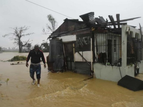 Un muerto y m&aacute;s de 12,485 desplazados por Fiona