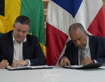 Jean Luis Rodr&iacute;guez firma memorando de entendimiento con su hom&oacute;logo de Jamaica Puerto R&iacute;o Haina