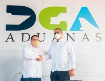 HIT Puerto R&iacute;o Haina dona a la Direcci&oacute;n de Aduanas equipo que escanea 100 contenedores por hora
