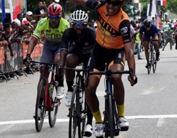 Joel Garcia eleva el orgullo patrio al ganar etapas seguidas de ciclismo