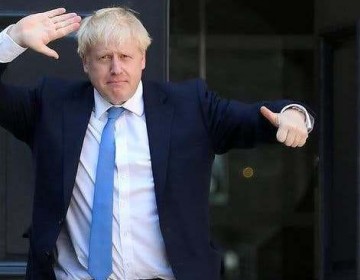 Johnson pierde mayor&iacute;a parlamentaria a pesar del apoyo de la Reina Isabel II a su causa
