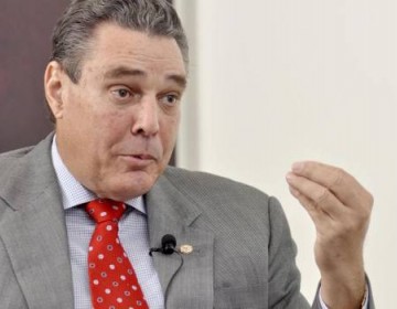 Envian a su casa al senador de San Pedro de Macor&iacute;s, Josecito Hazim para continuar tratamiento contra el COVID-19