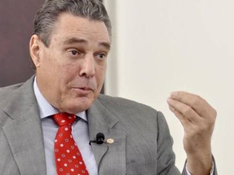 Envian a su casa al senador de San Pedro de Macor&iacute;s, Josecito Hazim para continuar tratamiento contra el COVID-19
