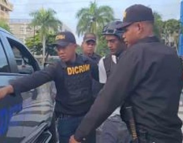 Polic&iacute;a someter&aacute; a la justicia a joven que amenaz&oacute; al presidente Abinader