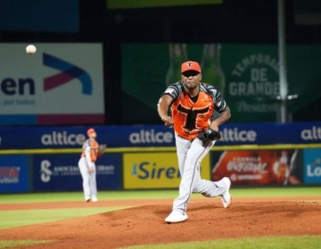 Toros quedan solos en cuarto lugar con buen pitcheo de Julio Teher&aacute;n
