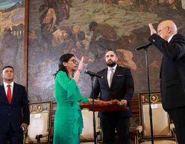 Delcy Rodr&iacute;guez, la mujer que sostiene al chavismo tras la detenci&oacute;n de Maduro