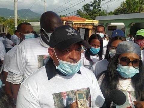 Se manifiestan en palacio de justicia de Villa Altagracia