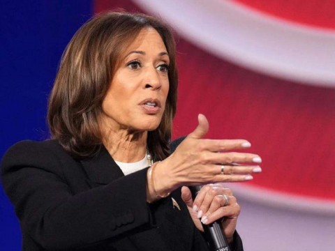 Harris visita tres estados clave y anima a los j&oacute;venes a votar: "veo su poder"