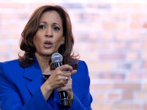 Harris se somete a un examen medi&aacute;tico en primera entrevista como candidata