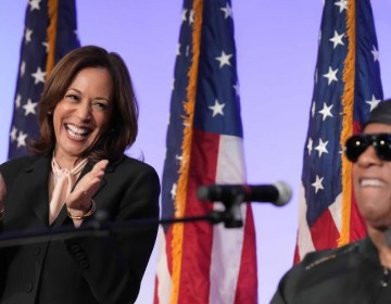 Harris asiste a servicio religioso en Georgia y motiva a feligreses negros a votar
