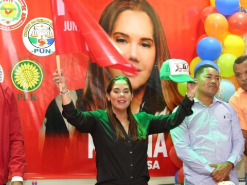 Karina retoma la alcald&iacute;a de Hig&uuml;ey y restablece el cacicazgo de los Aristy