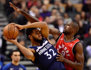 Karl Towns anota 25, pero los Wolves caen