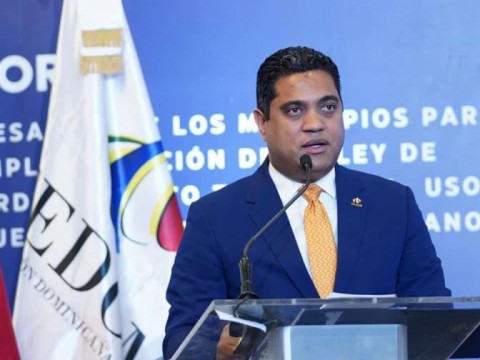 Kelvin Cruz lamenta la renuncia de la vicealcaldesa de La Vega