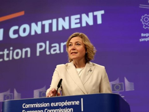 La Comisi&oacute;n Europea se plantea revisar la ley de inteligencia artificial