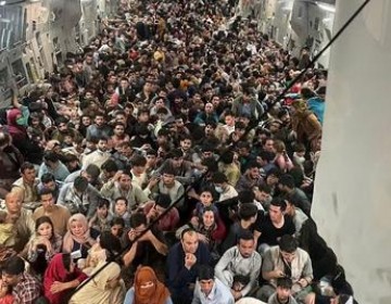 Afganos provocan caos en el aeropuerto