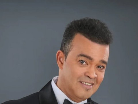 Alex Bueno: la voz que atraves&oacute; generaciones y dej&oacute; una huella en la m&uacute;sica dominicana