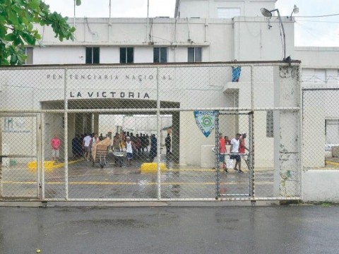 Investigan polic&iacute;as por red de internet en La Victoria
