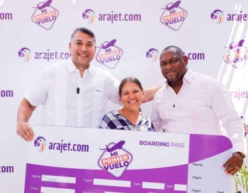 Arajet inicia programa "Mi primer vuelo" en La Caleta de Boca Chica