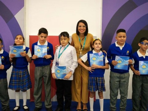 Futuros Autores del Mundo lanza poemario en braille en la FIL Guadalajara 2023