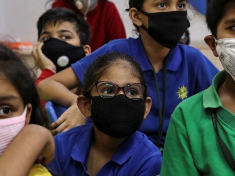 India da paso a la nueva normalidad con reapertura de escuelas 