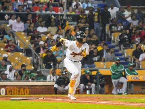 &Aacute;guilas aprovechan descontrol de Mar&iacute;&ntilde;ez y error de Bernal para vencer a Estrellas en 11 innings