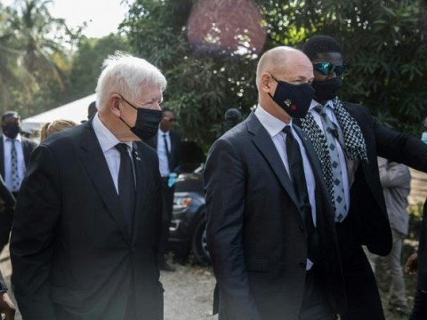 Delegaciones de la ONU y EEUU abandonan el funeral de Moise al escucharse varios disparos