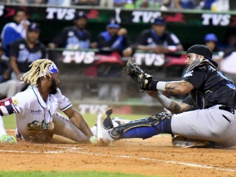 Las imparables Estrellas silenciaron al Licey y se despegan en la punta