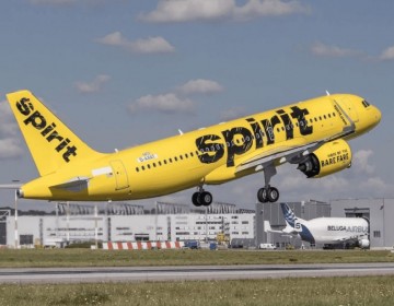 Spirit Airlines veta a pasajeros descalzos, con poca ropa o tatuajes ofensivos
